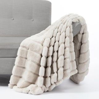 No. 5 - Cozy Bliss Faux Fur Throw Blanket - 3