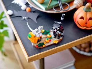 No. 1 - LEGO Halloween Cat & Mouse - 3