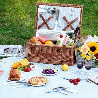 No. 6 - HappyPicnic Wicker Picnic Basket Set for 4 Persons - 3