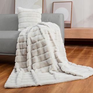 No. 5 - Cozy Bliss Faux Fur Throw Blanket - 5