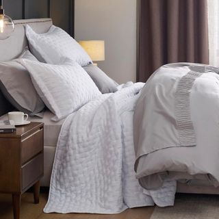 No. 8 - Bedsure Twin Extra Long Quilt Set - 4