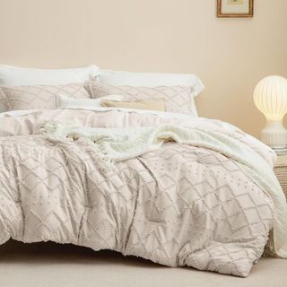 No. 6 - Bedsure Boho Comforter Set - 1