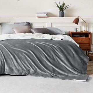 No. 2 - Bedsure Sherpa Fleece Queen Size Blankets - 3