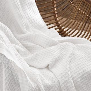 No. 7 - Bedsure 100% Cotton Blankets Queen Size - 4