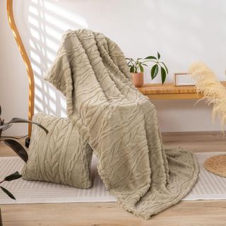 No. 2 - YUSOKI Sherpa Throw Blanket - 3