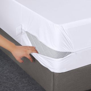 No. 2 - Utopia Bedding Zippered Mattress Encasement - 3