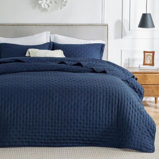 No. 8 - Bedsure Twin Extra Long Quilt Set - 1