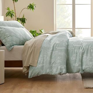 No. 4 - Bedsure Queen Comforter Set - Sage Green Comforter, Cute Floral Bedding Comforter Sets, 3 Pieces - 5