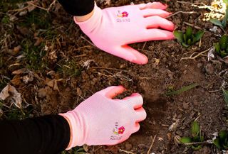 No. 4 - Women Gardening Gloves - 5