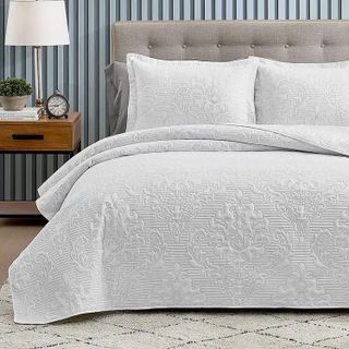 10 Best Bedspreads, Coverlets, and Sets for Your Bedroom- 1