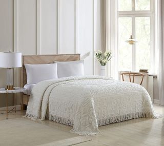 10 Best Bedspreads, Coverlets, and Sets for Your Bedroom- 3
