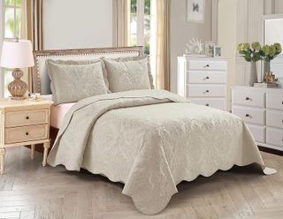 No. 7 - Home Collection 3pc Full/Queen Bedspread Set - 1