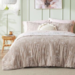 No. 5 - Bedsure Comforter Set - 2