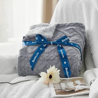 No. 6 - Bedsure Sherpa Throw Blanket - 5