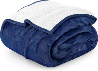 10 Best Blankets for Ultimate Warmth and Comfort- 4