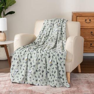 No. 2 - Berkshire Blanket Peanuts® VelvetLoft® Cute Character Snoopy Plush Throw Blanket - 5