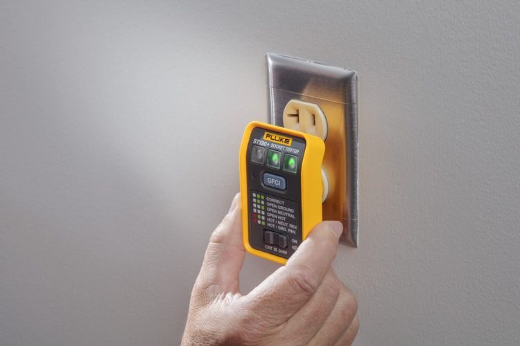 No. 4 - Fluke ST120+ Socket Tester - 4