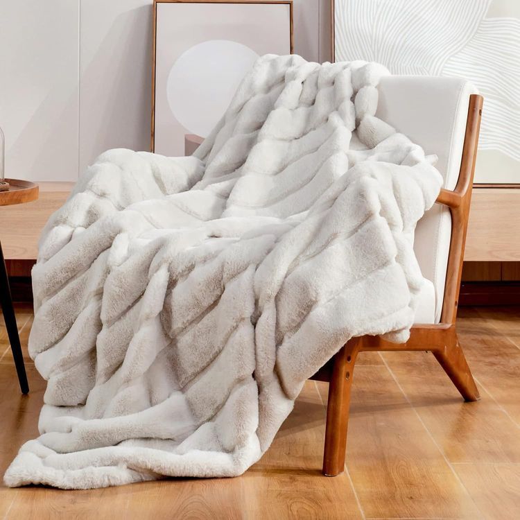 No. 5 - Cozy Bliss Faux Fur Throw Blanket - 1