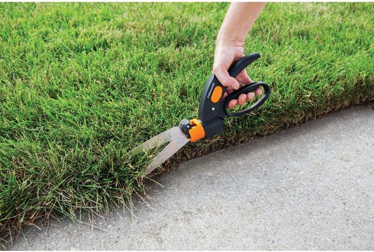 No. 1 - Fiskars Shear Ease Grass Shears - 2