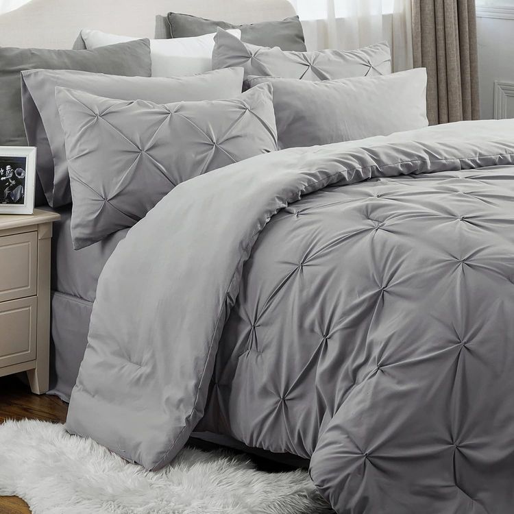 No. 1 - Bedsure Queen Comforter Set - 1