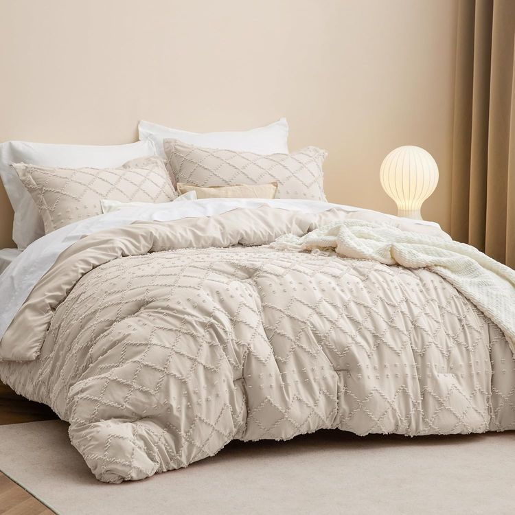 No. 6 - Bedsure Boho Comforter Set - 2