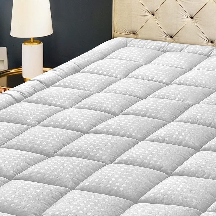 No. 7 - HYLEORY Queen Mattress Pad - 1