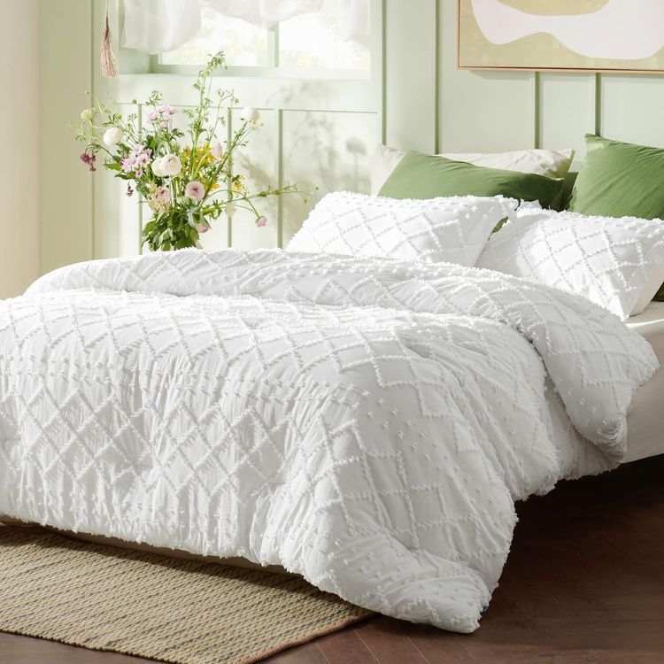 No. 6 - Bedsure Boho Comforter Set - 2