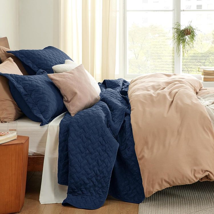 No. 1 - Bedsure Queen Quilt Set - 4