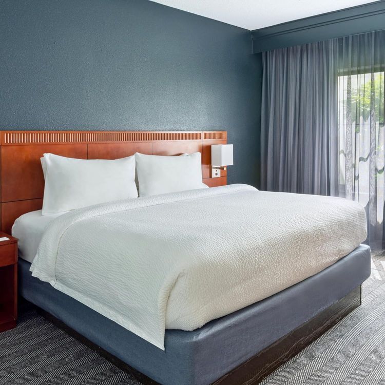 No. 7 - Courtyard by Marriott Bedspread and Coverlet - 3