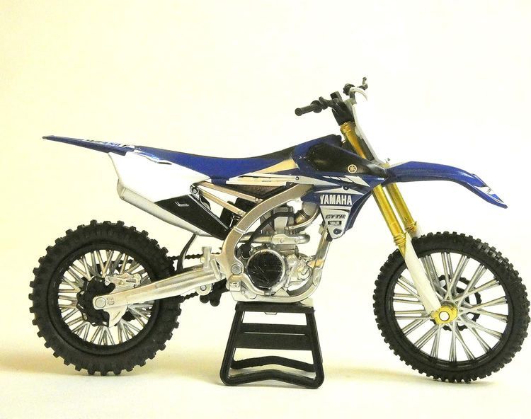No. 9 - New-Ray Motorcycle Yamaha YZF 450 2017 Miniature Scale 1/12 - 4
