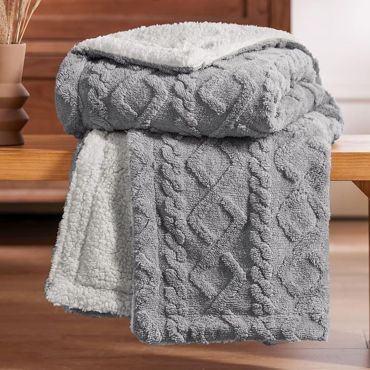 No. 6 - Bedsure Sherpa Throw Blanket - 1