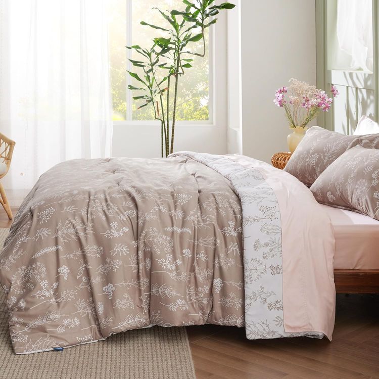 No. 5 - Bedsure Comforter Set - 4