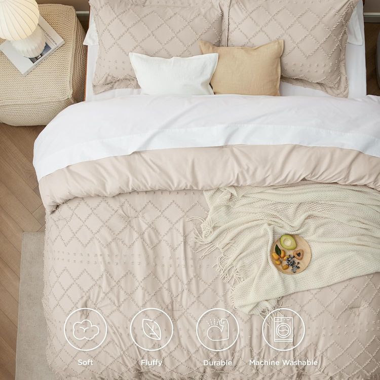 No. 6 - Bedsure Boho Comforter Set - 3